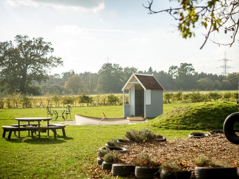 The White Horse Hotel And Luxury Shepherds Huts Eye  Exteriér fotografie